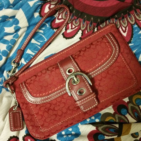 Coach Handbags - 💐Coach Wristlet💐